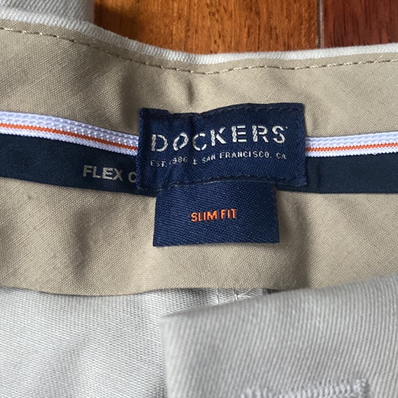 Men’s dockers signature khaki lux slim fit pants, 38 x 32 - Picture 2 of 4
